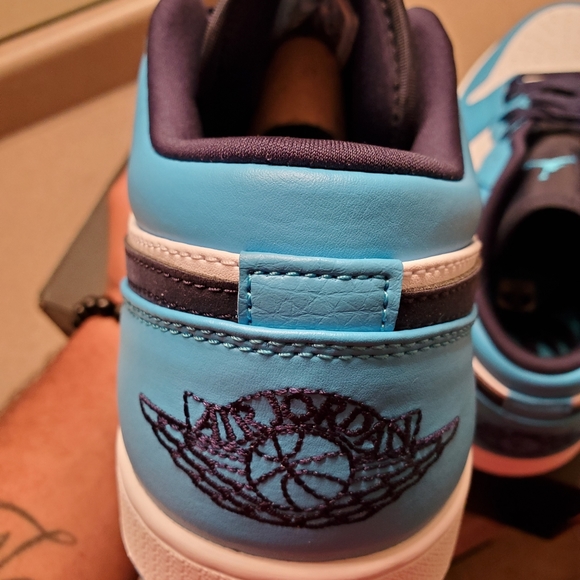 AIR JORDAN LOW's - Picture 6 of 6